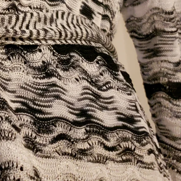 Sweater. - Picture 8 of 9